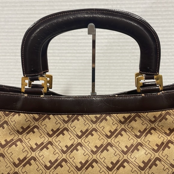 Salvatore Ferragamo bag. This bag is in great condition - Picture 5 of 7